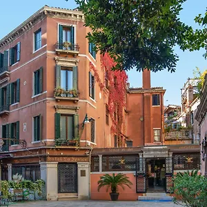 La Fenice Et Des Artistes Venedig